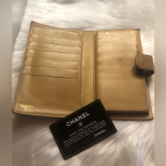 CHANEL CC Logo Caviar Skin Wallet - Picture 9 of 16